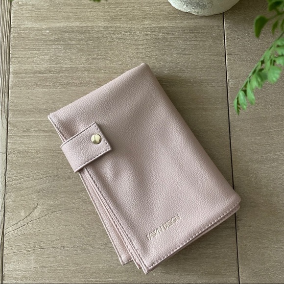 Pre Owned Fawn Design in Warm Blush Color Clutch Bag & Changing Mat - Picture 7 of 9